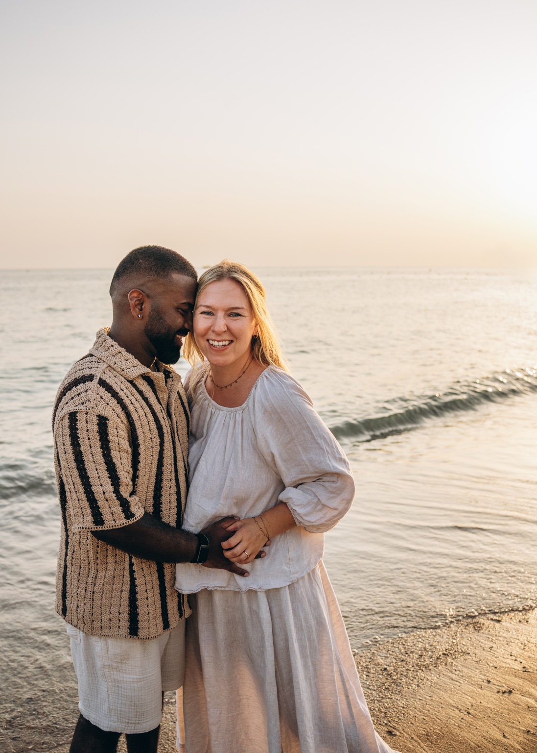 Damaris und Jonathan gemeinsam am Meer
